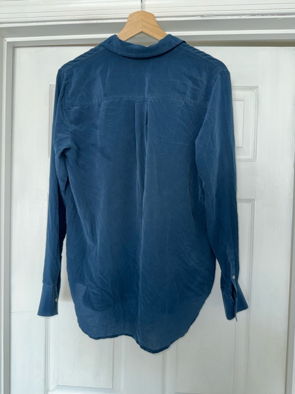 Everlane Silk Relaxed Long-Sleeve Button Down Shirt Navy 6 - Picture 4 of 5